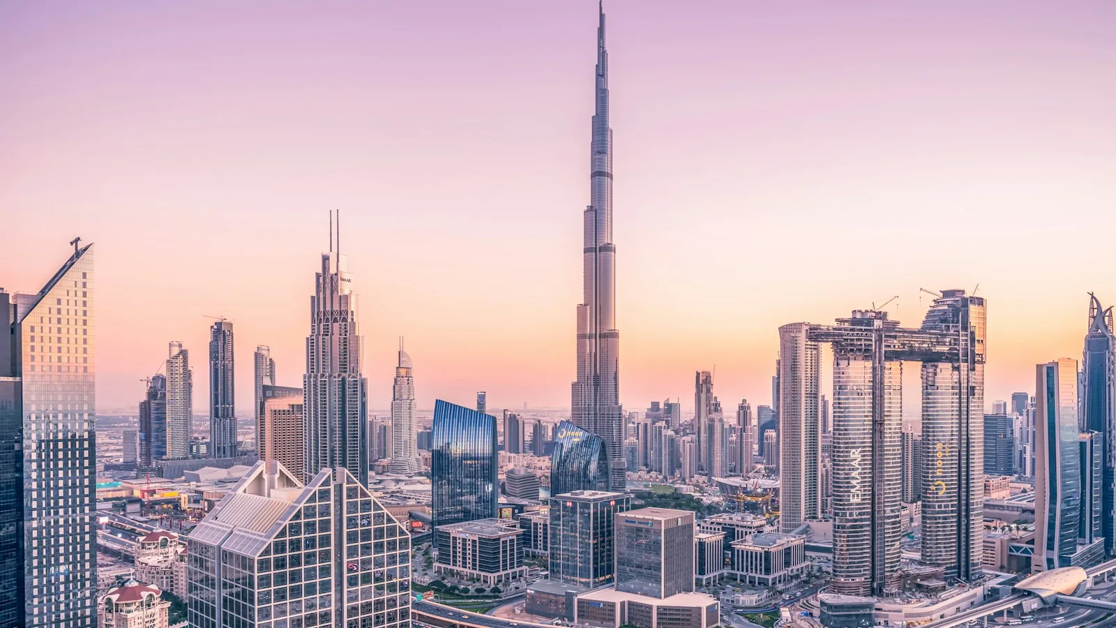 Skyline de Dubaï au bord de l'eau