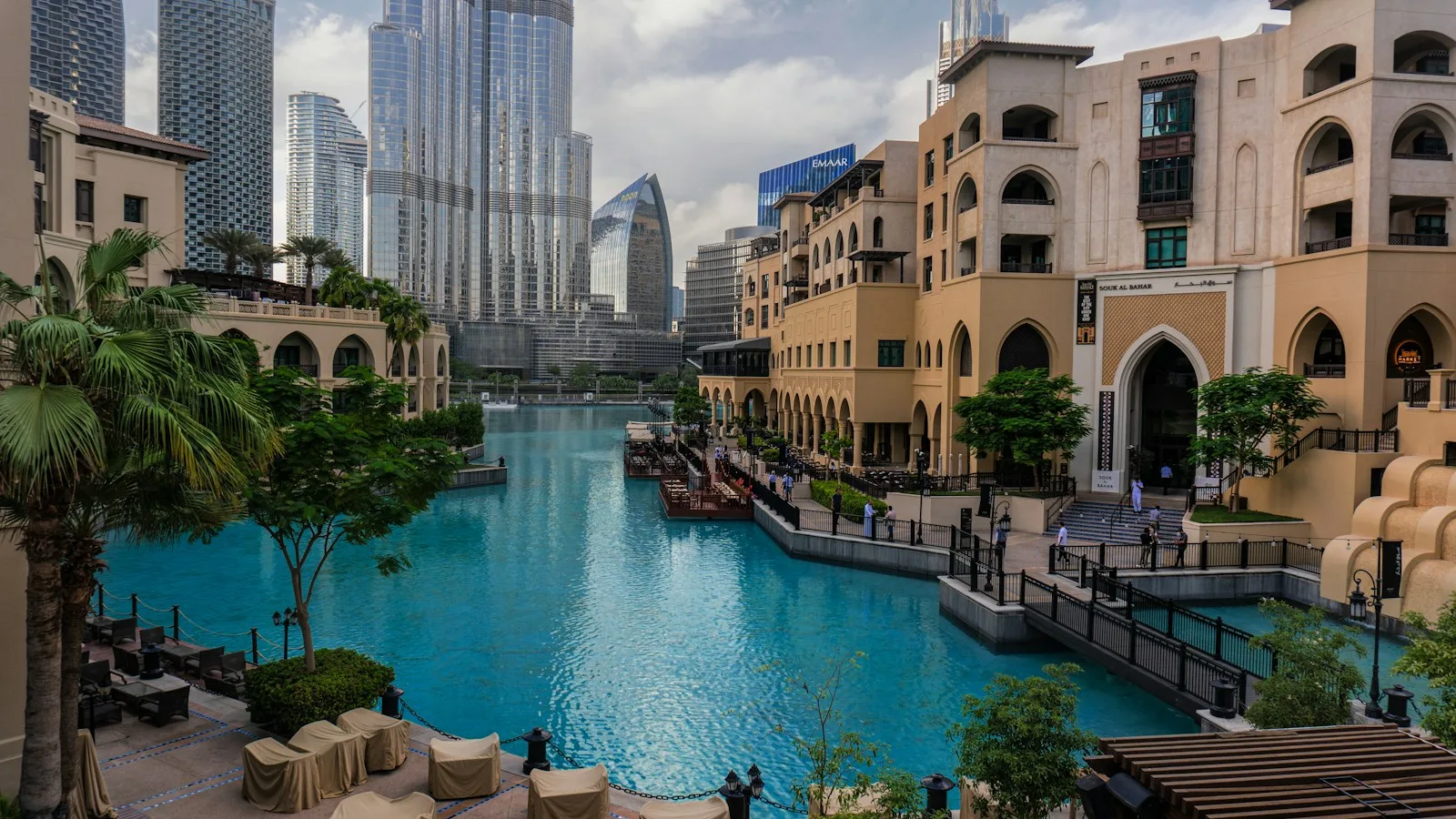 Les fontaines de Dubaï : un spectacle gratuit au pied de la tour