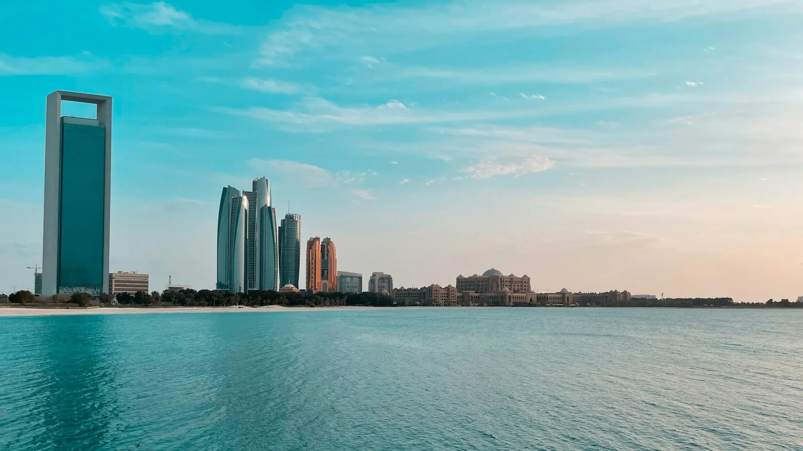 Corniche, Qasr Al Watan et Yas Island