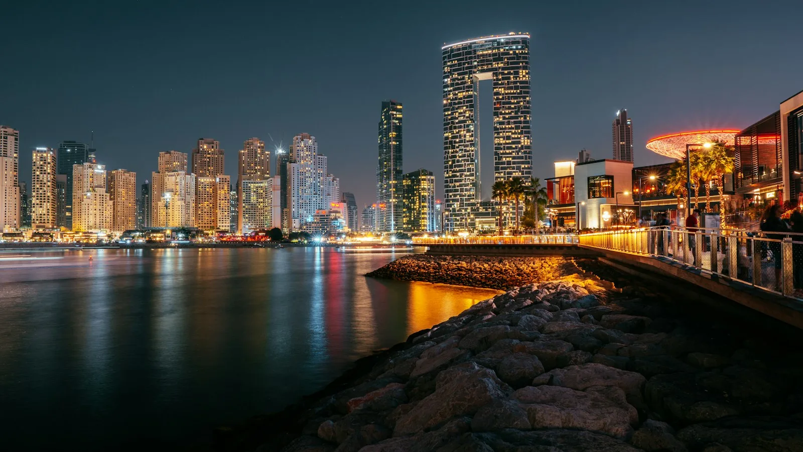 Marina Walk : le cœur animé du quartier
