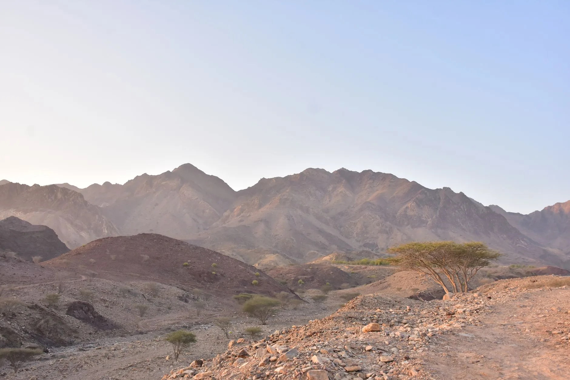 Dormir à Hatta ou rentrer à Dubaï : ce qui change vraiment