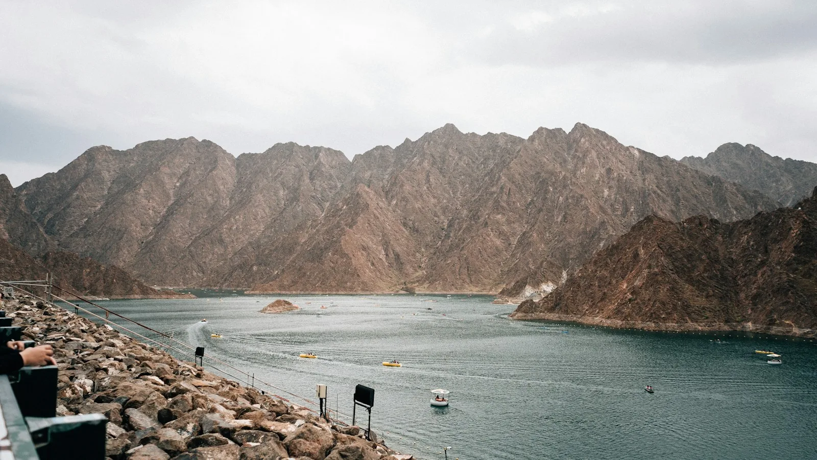 Le barrage de Hatta et son lac turquoise